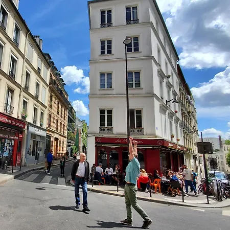 A 20eme Avec Un Petit Jardin Paris