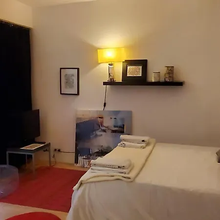 Bed & Breakfast à 20eme Avec Un Petit Jardin