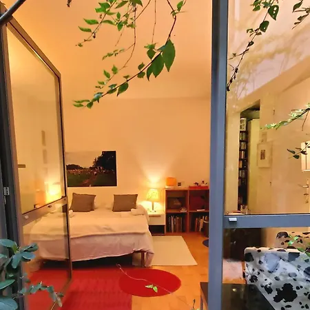 Bed & Breakfast A 20eme Avec Un Petit Jardin 4*