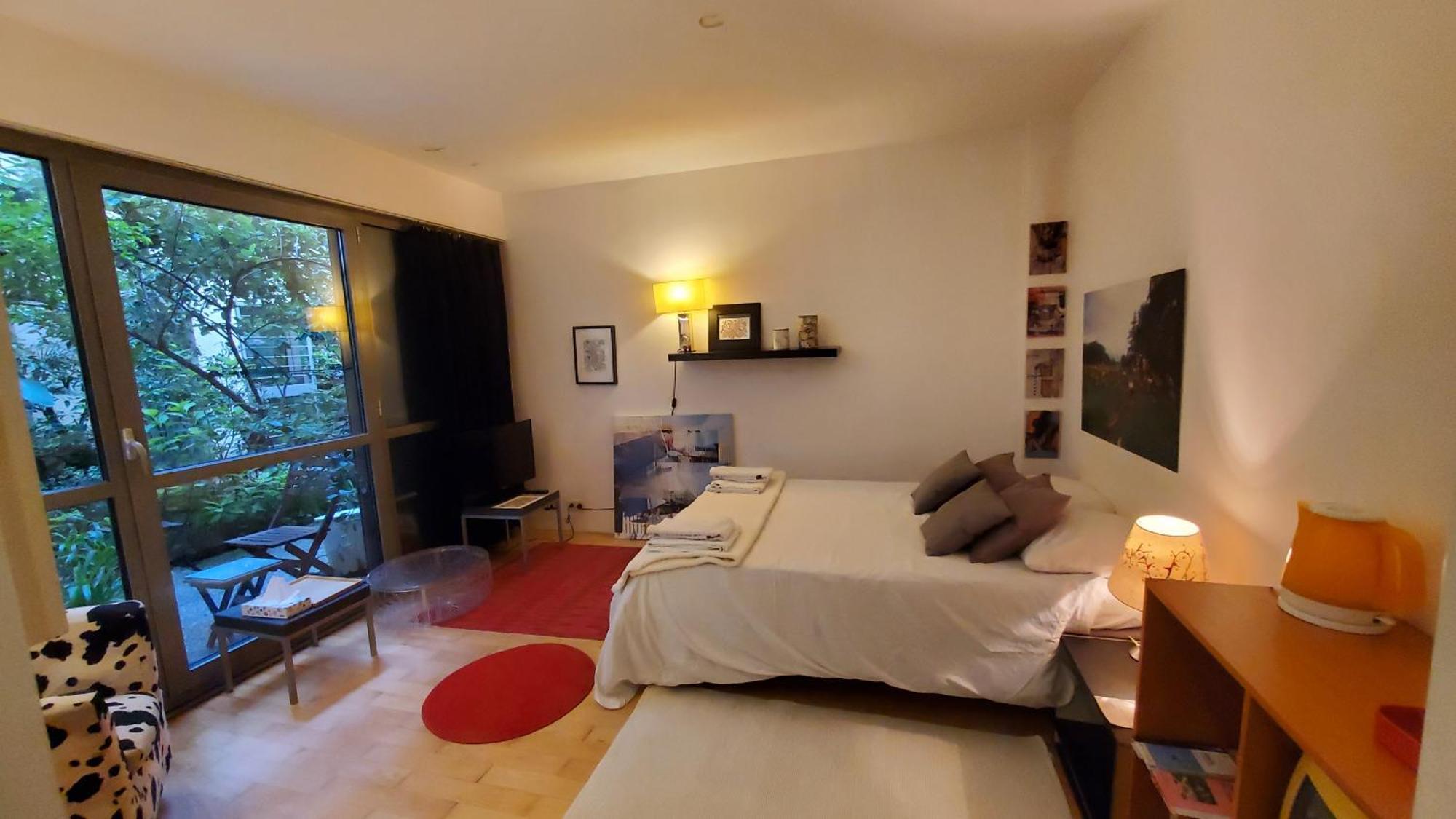 Bed & Breakfast A 20eme Avec Un Petit Jardin Paris