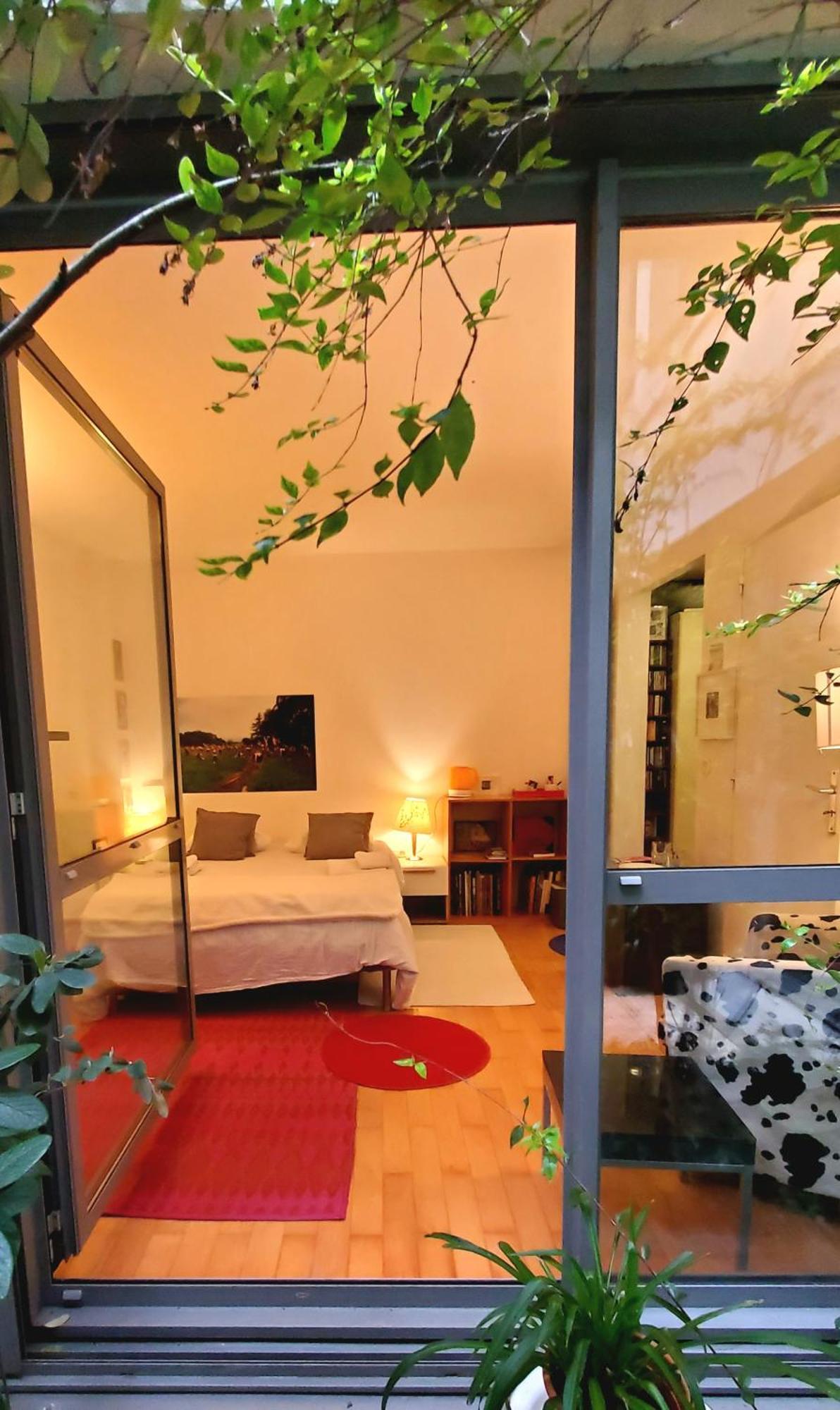 Bed & Breakfast A 20eme Avec Un Petit Jardin 4*